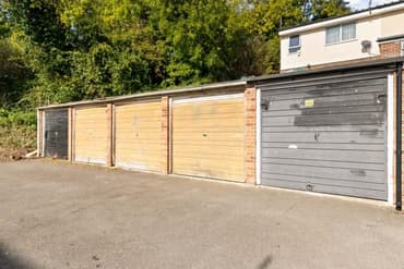 2 bedroom Flat in Folkestone, Kent