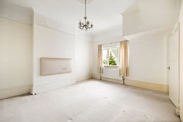 2 bedroom Maisonette in Folkestone, Kent