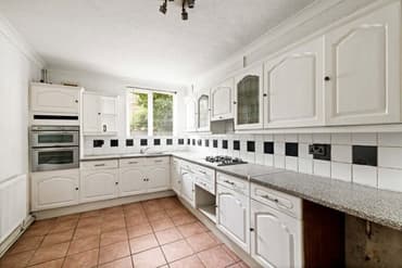 2 bedroom Maisonette in Folkestone, Kent