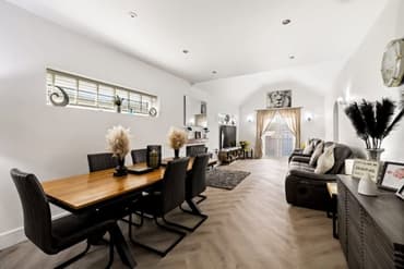 4 bedroom Detached Bungalow in Folkestone, Kent