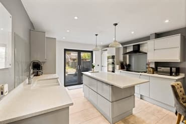 3 bedroom Semi-Detached House in Dover, Kent
