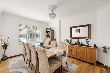 3 bedroom Detached Bungalow in Folkestone, Kent