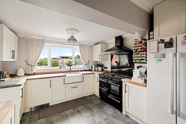 3 bedroom Detached Bungalow in Folkestone, Kent