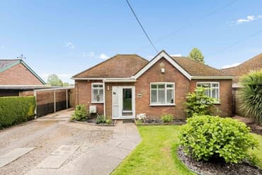 3 bedroom Detached Bungalow in Folkestone, Kent