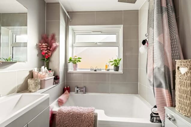3 bedroom Semi-Detached House in Dover, Kent