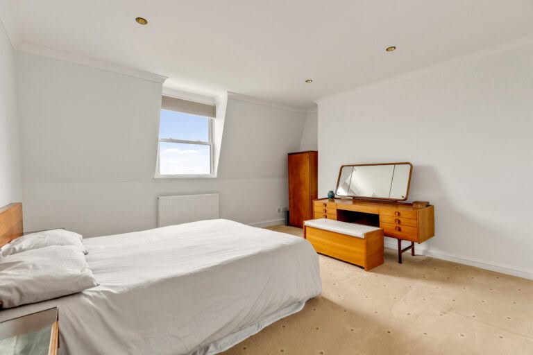 2 bedroom Apartment in Folkestone, Kent