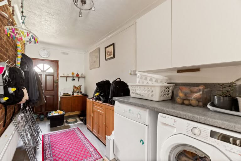 3 bedroom Semi-Detached House in Dover, Kent