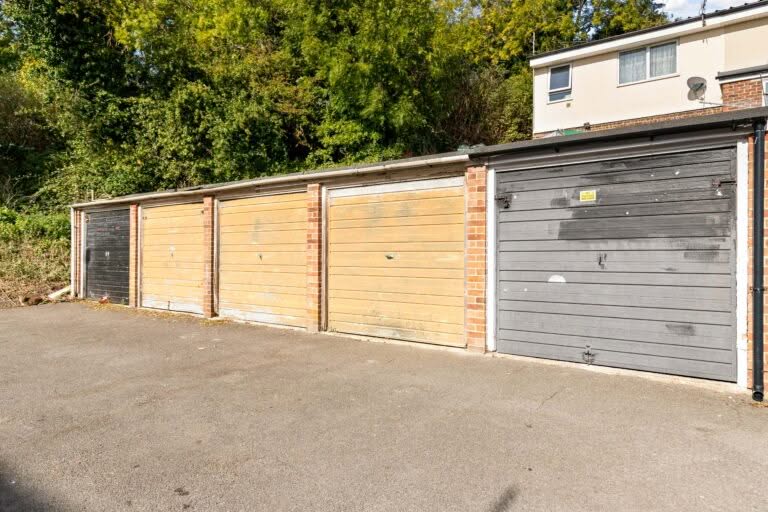 2 bedroom Flat in Folkestone, Kent