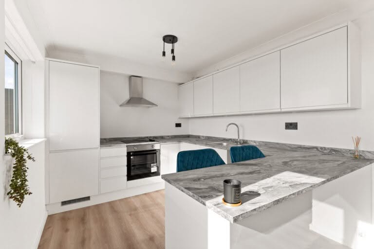 2 bedroom Flat in Folkestone, Kent