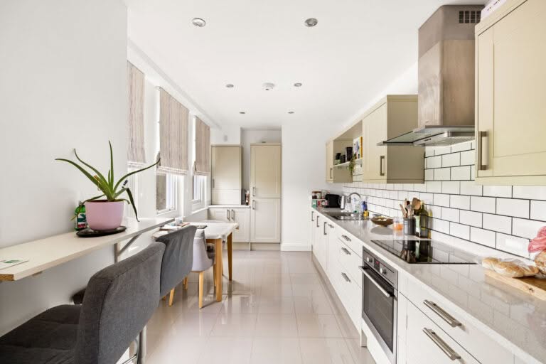 2 bedroom Apartment in Folkestone, Kent