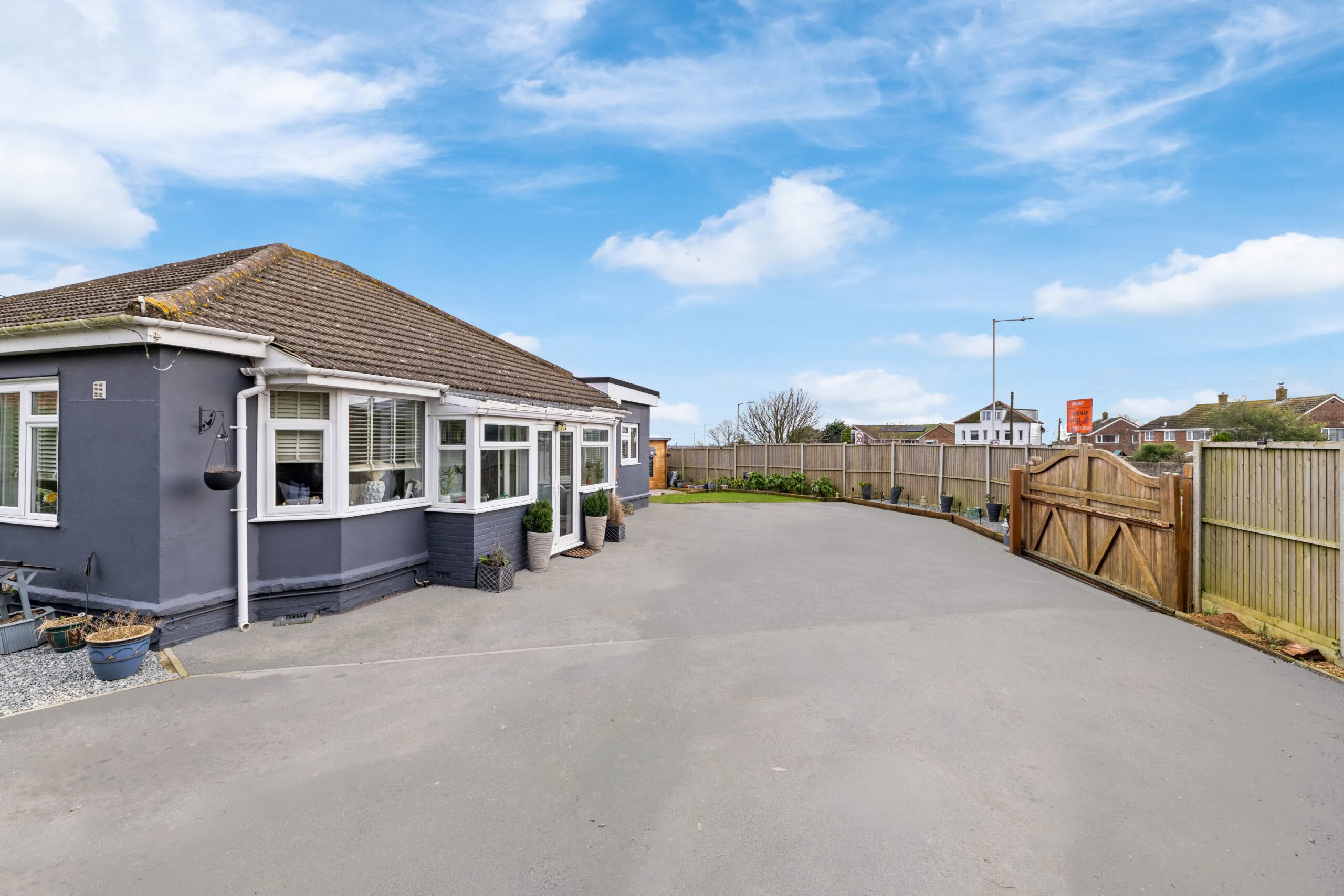 4 bedroom Detached Bungalow in Folkestone, Kent