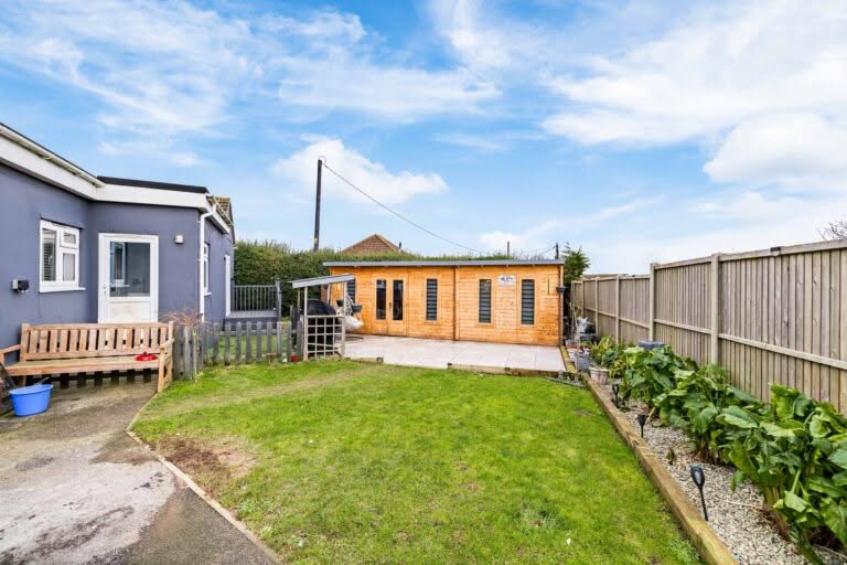 4 bedroom Detached Bungalow in Folkestone, Kent