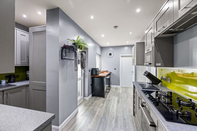 4 bedroom Detached Bungalow in Folkestone, Kent