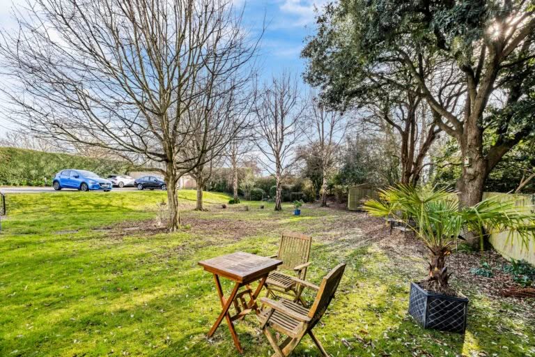2 bedroom Apartment in Hythe, Kent