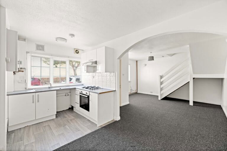 2 bedroom Terraced House in Folkestone, Kent