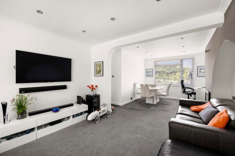 3 bedroom Semi-Detached House in Dover, Kent