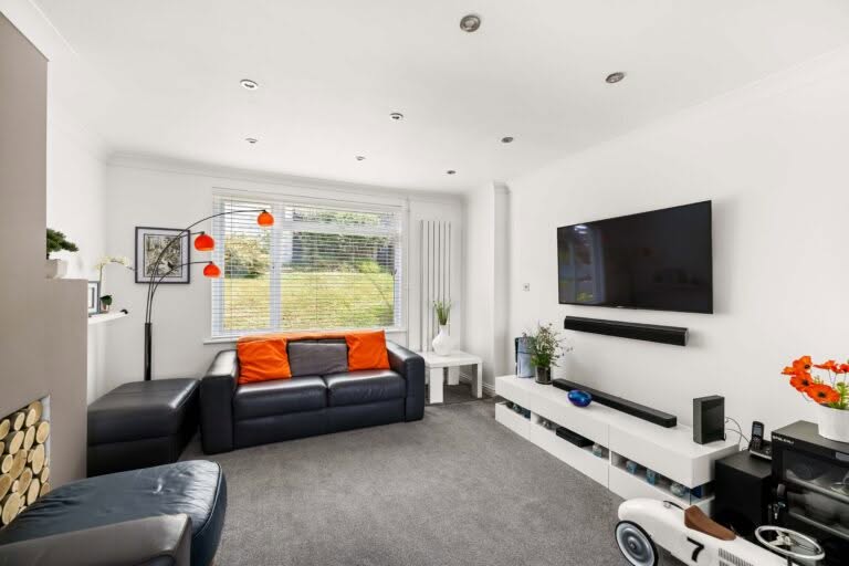 3 bedroom Semi-Detached House in Dover, Kent