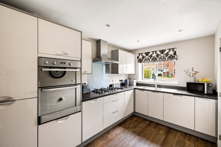 4 bedroom Detached House in Folkestone, Kent