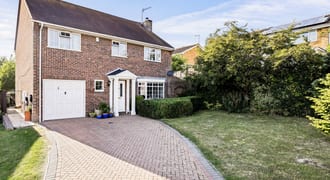7 Thompson Close