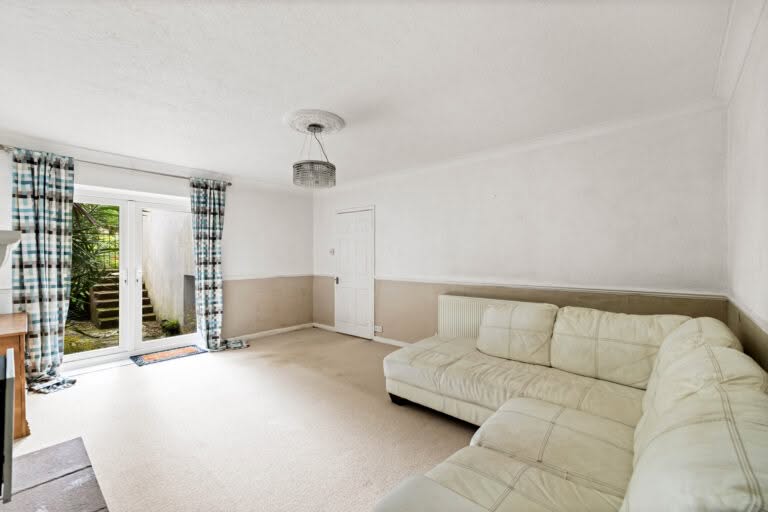 2 bedroom Maisonette in Folkestone, Kent