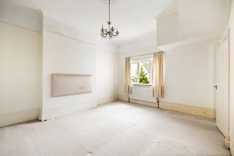 2 bedroom Maisonette in Folkestone, Kent
