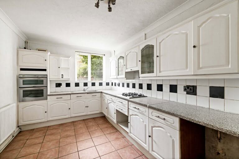 2 bedroom Maisonette in Folkestone, Kent