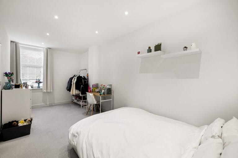 3 bedroom Ground Floor Flat in Folkestone, Kent