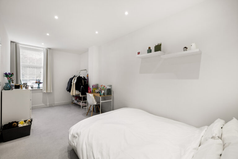 3 bedroom Ground Floor Flat in Folkestone, Kent