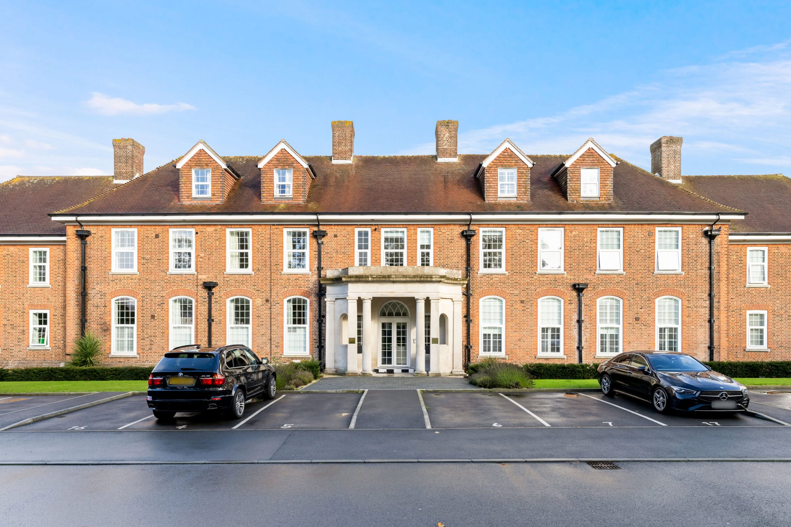 3 bedroom Ground Floor Flat in Folkestone, Kent