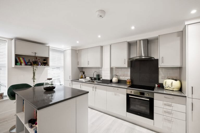 3 bedroom Ground Floor Flat in Folkestone, Kent