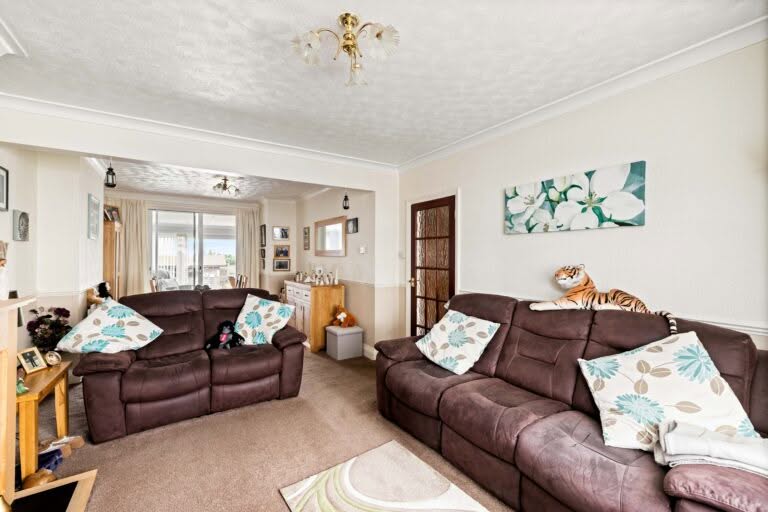 3 bedroom Semi-Detached House in Folkestone, Kent
