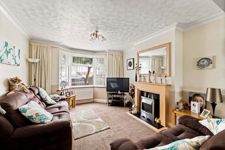 3 bedroom Semi-Detached House in Folkestone, Kent