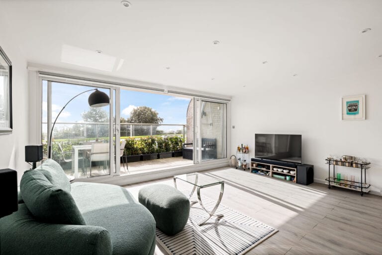 2 bedroom Apartment in Folkestone, Kent