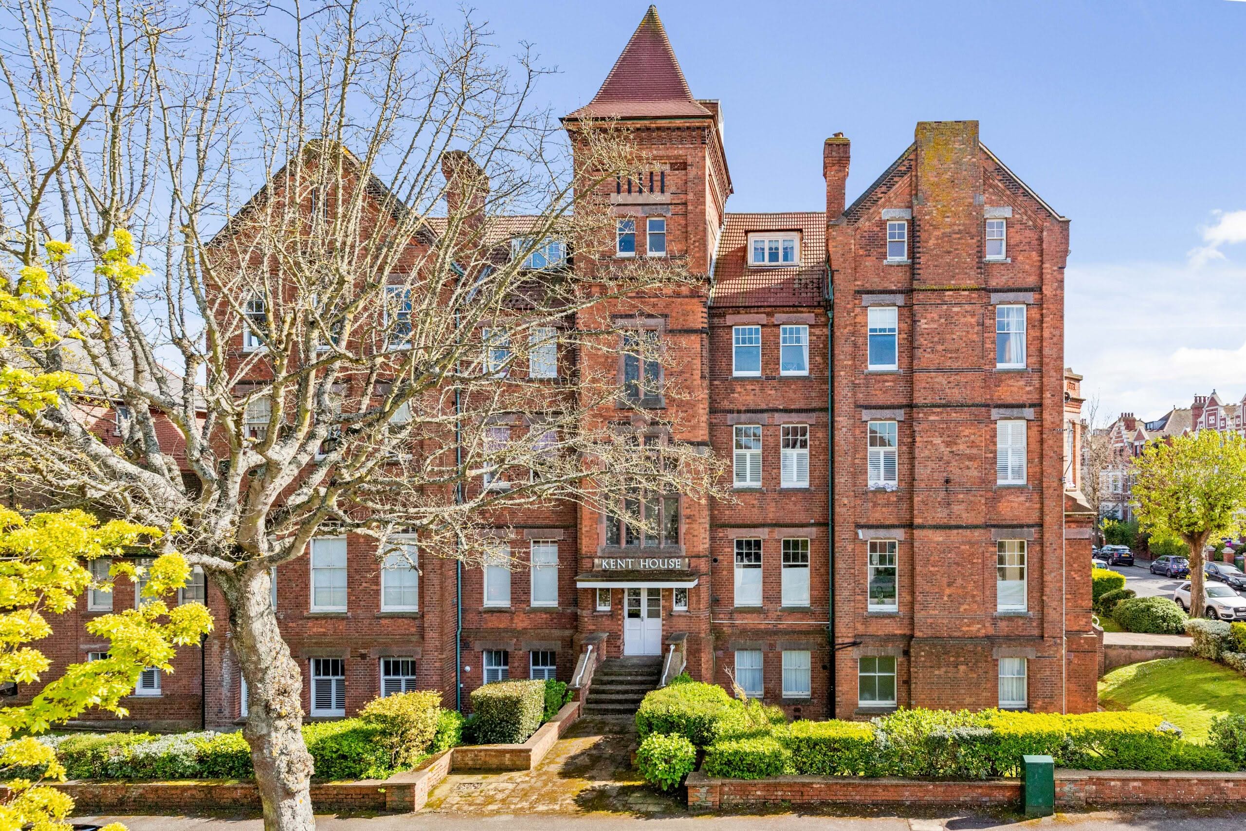 2 bedroom Apartment in Folkestone, Kent