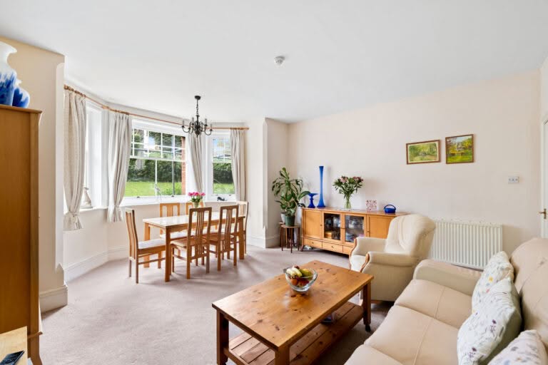 2 bedroom Apartment in Folkestone, Kent
