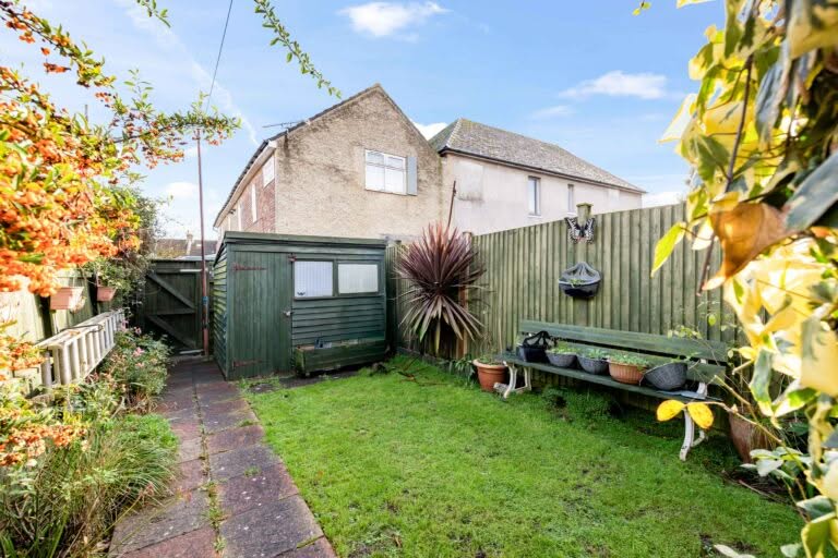 2 bedroom Terraced House in Folkestone, Kent