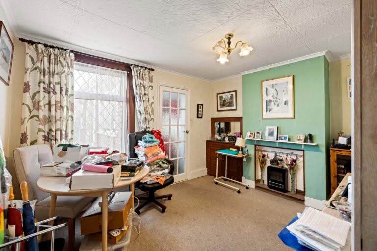2 bedroom Terraced House in Folkestone, Kent