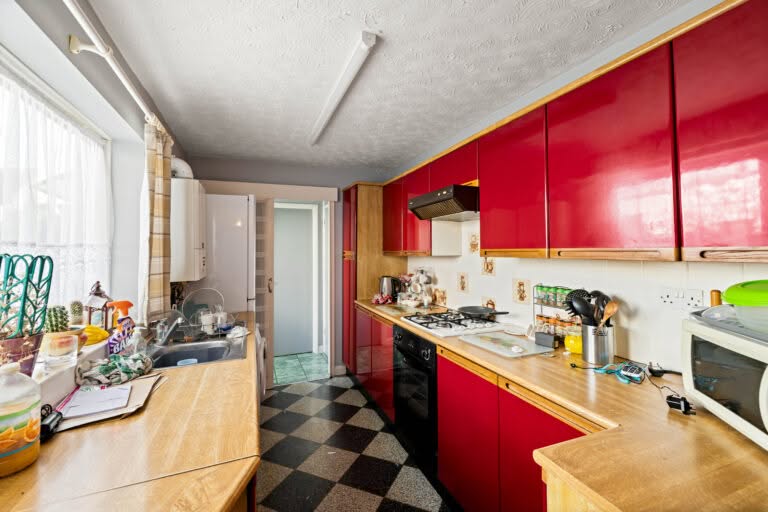 2 bedroom Terraced House in Folkestone, Kent