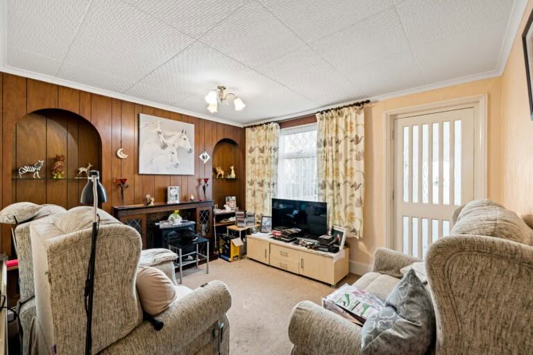 2 bedroom Terraced House in Folkestone, Kent