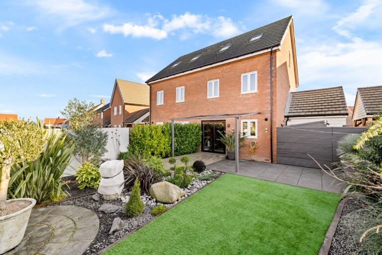 3 bedroom Semi-Detached House in Dover, Kent