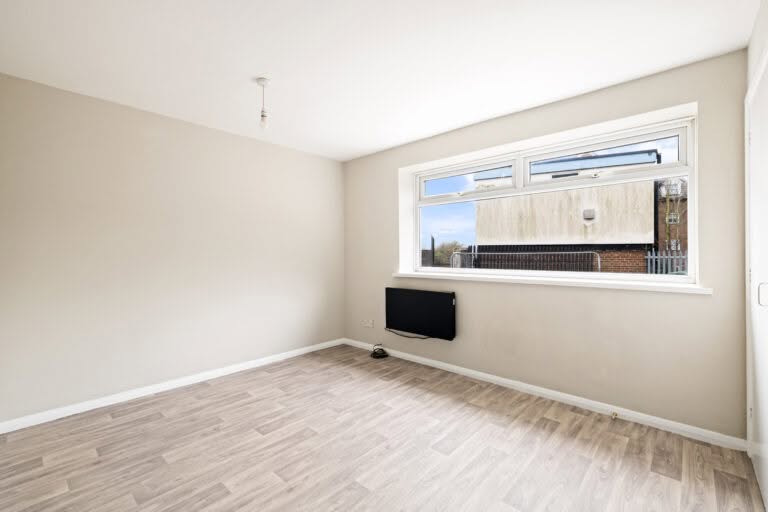 1 bedroom Ground Floor Flat in Folkestone, Kent