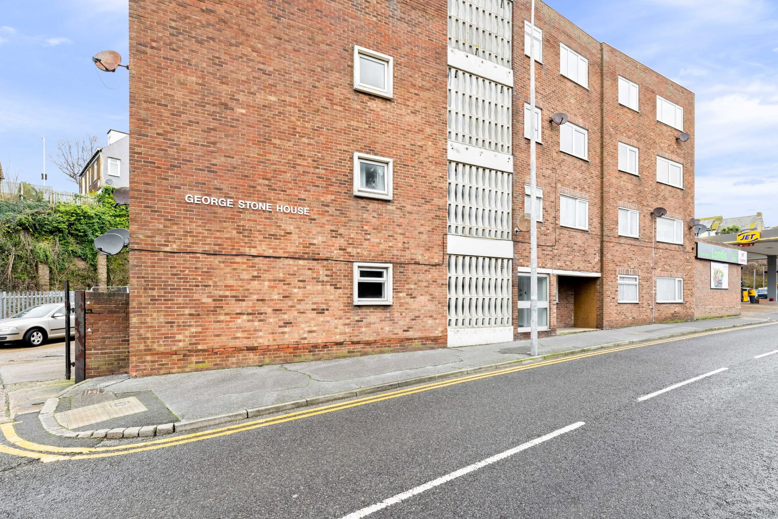 1 bedroom Ground Floor Flat in Folkestone, Kent