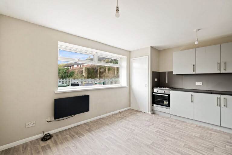 1 bedroom Ground Floor Flat in Folkestone, Kent