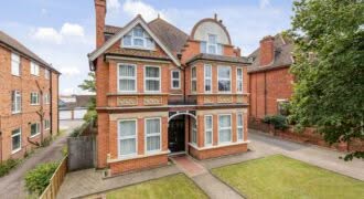 Flat 1, 6 Cherry Garden Avenue