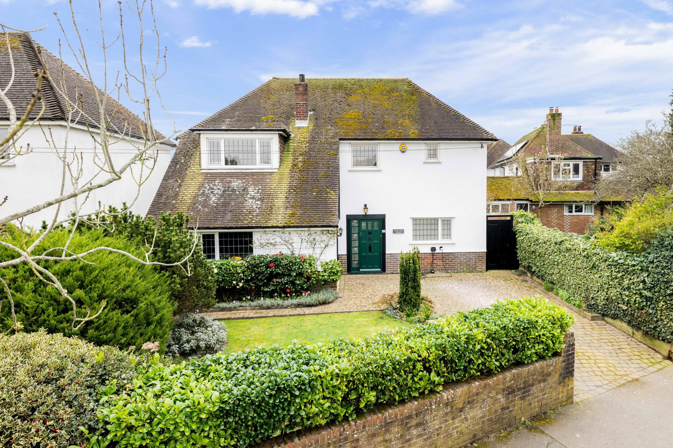 4 bedroom Detached House in Folkestone, Kent