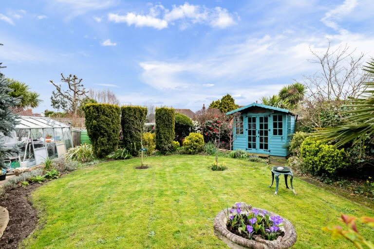 4 bedroom Detached House in Folkestone, Kent