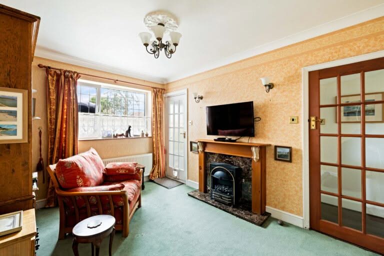 4 bedroom Detached House in Folkestone, Kent