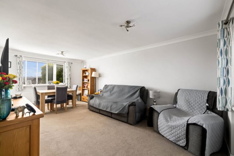 3 bedroom Semi-Detached House in Dover, Kent