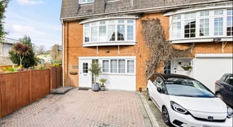 32a Beech Close