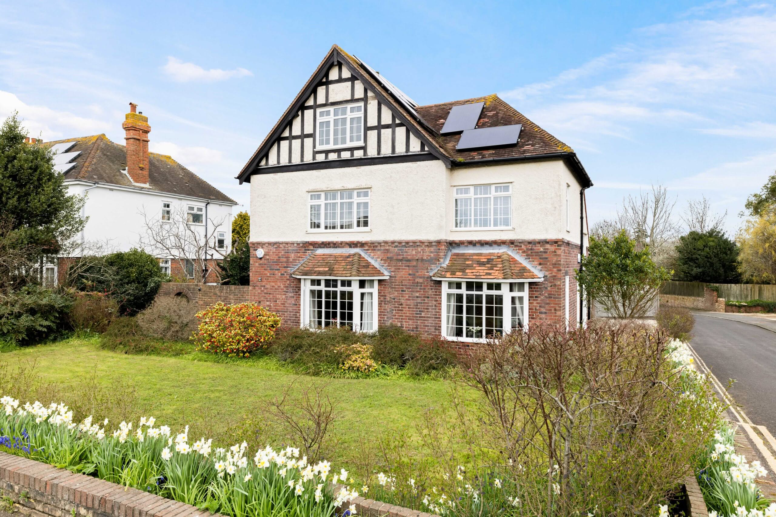 5 bedroom Detached House in Folkestone, Kent